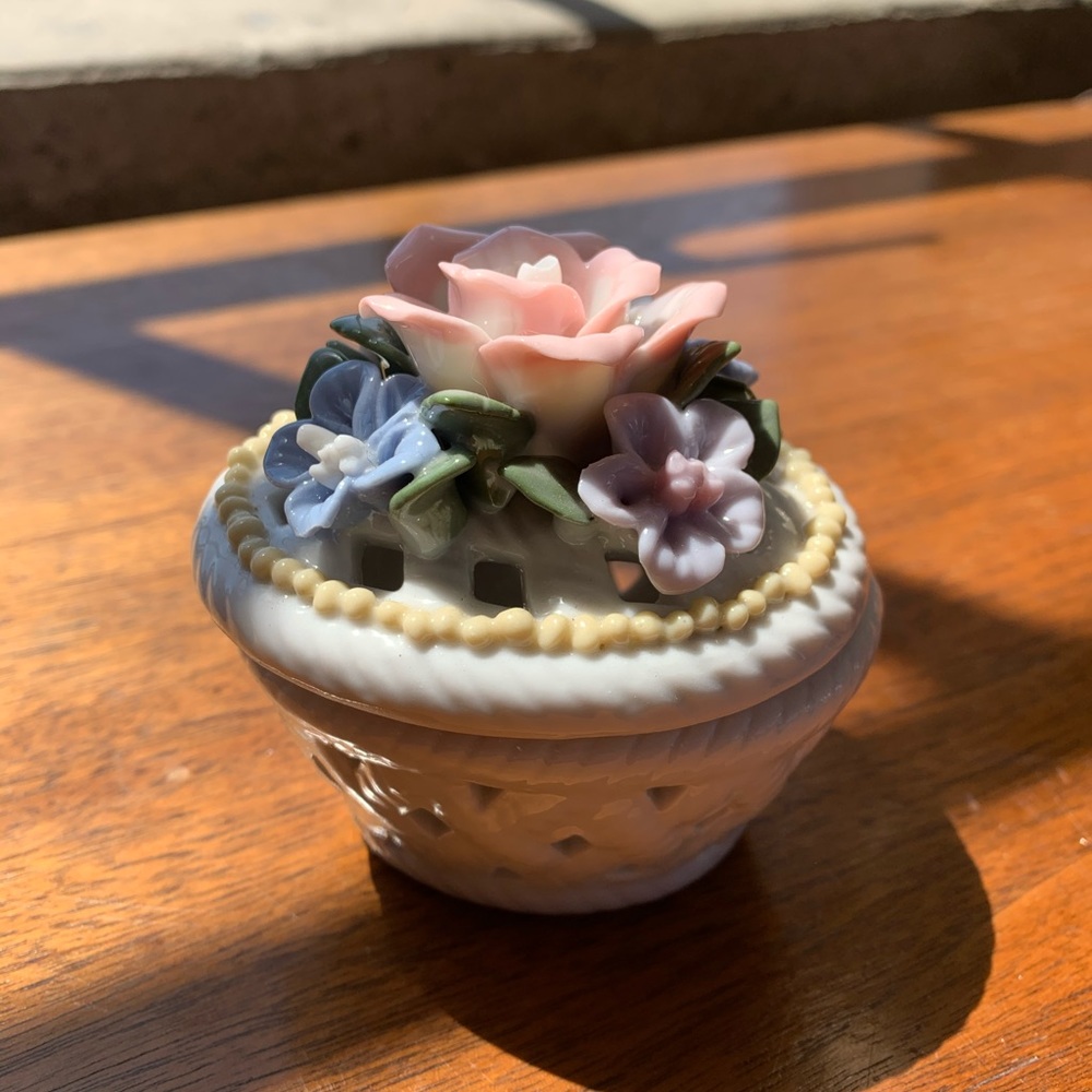Beautiful porcelain ceramic rose jewelry box.
